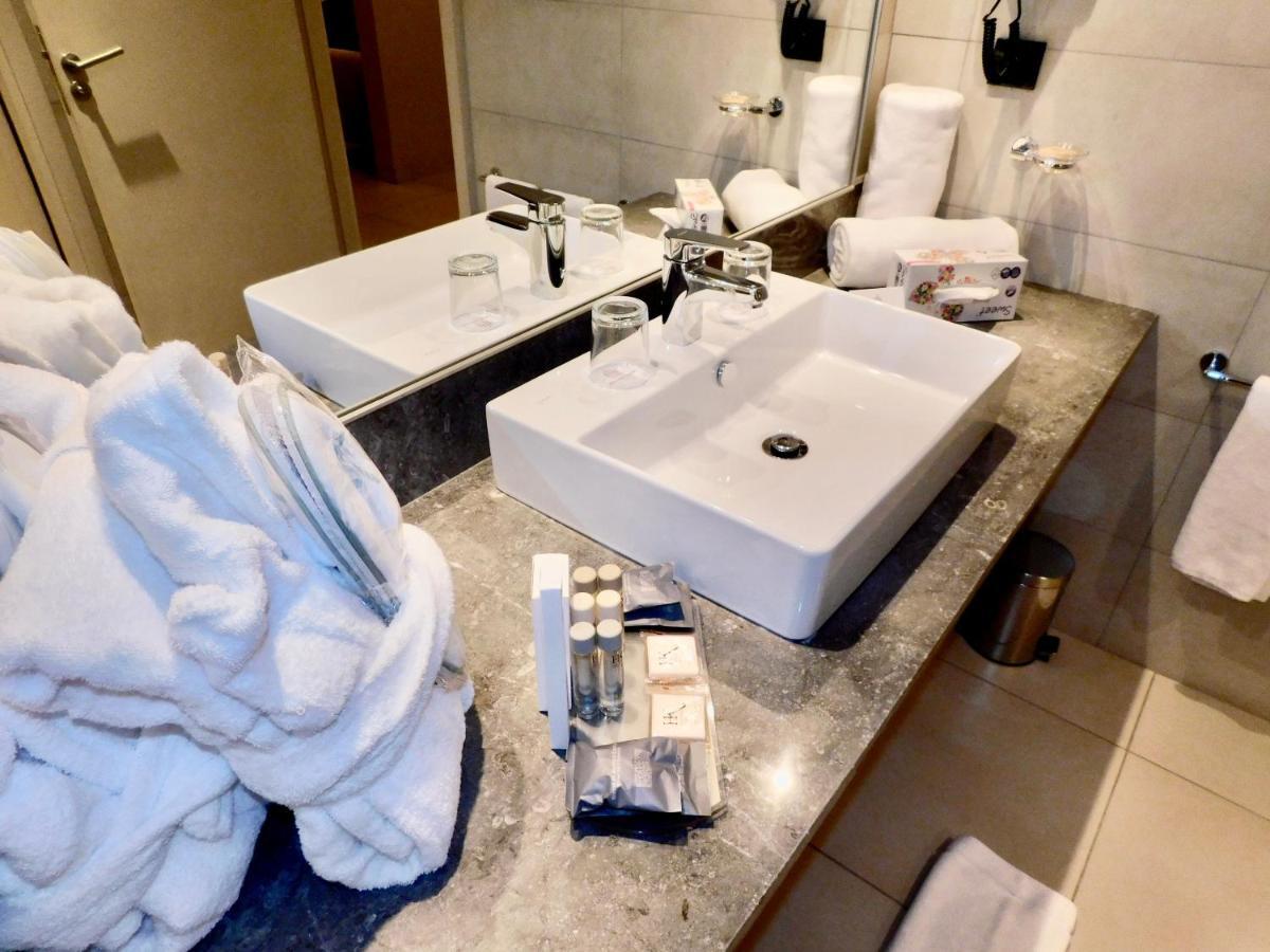 Kenzi Rose Garden Hotel Marrakesh Exterior photo Bathroom in a hotel