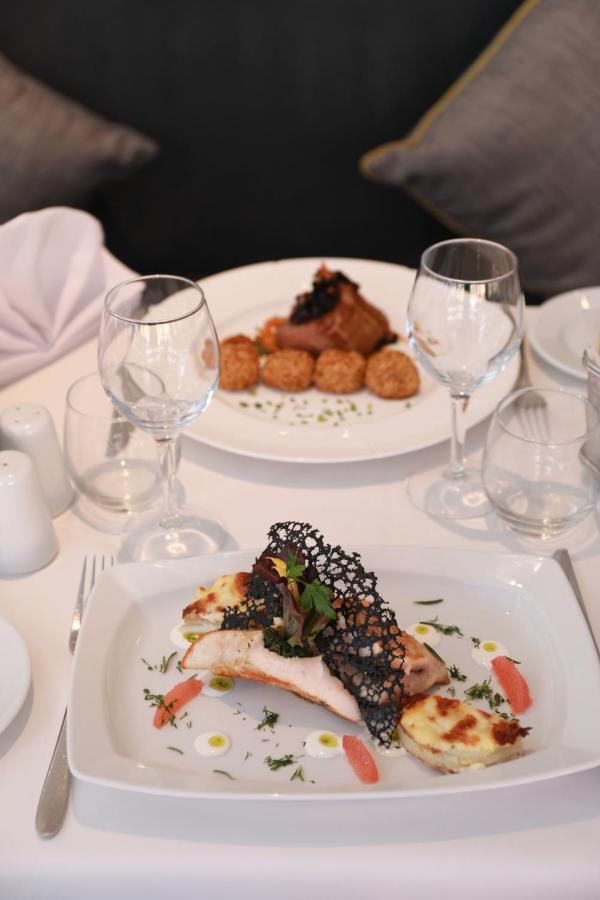 Kenzi Rose Garden Hotel Marrakesh Exterior photo A typical meal at a restaurant