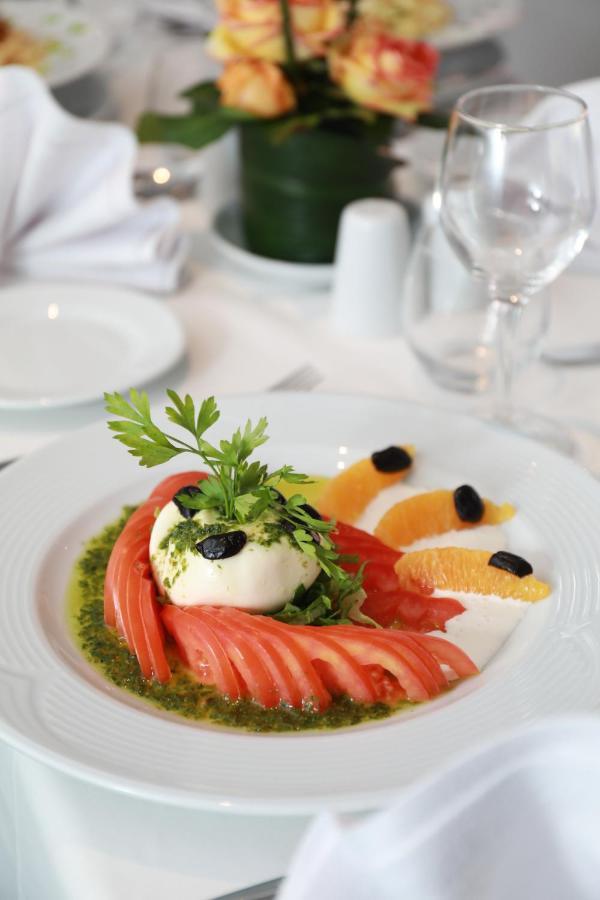 Kenzi Rose Garden Hotel Marrakesh Exterior photo Mozzarella with tomato